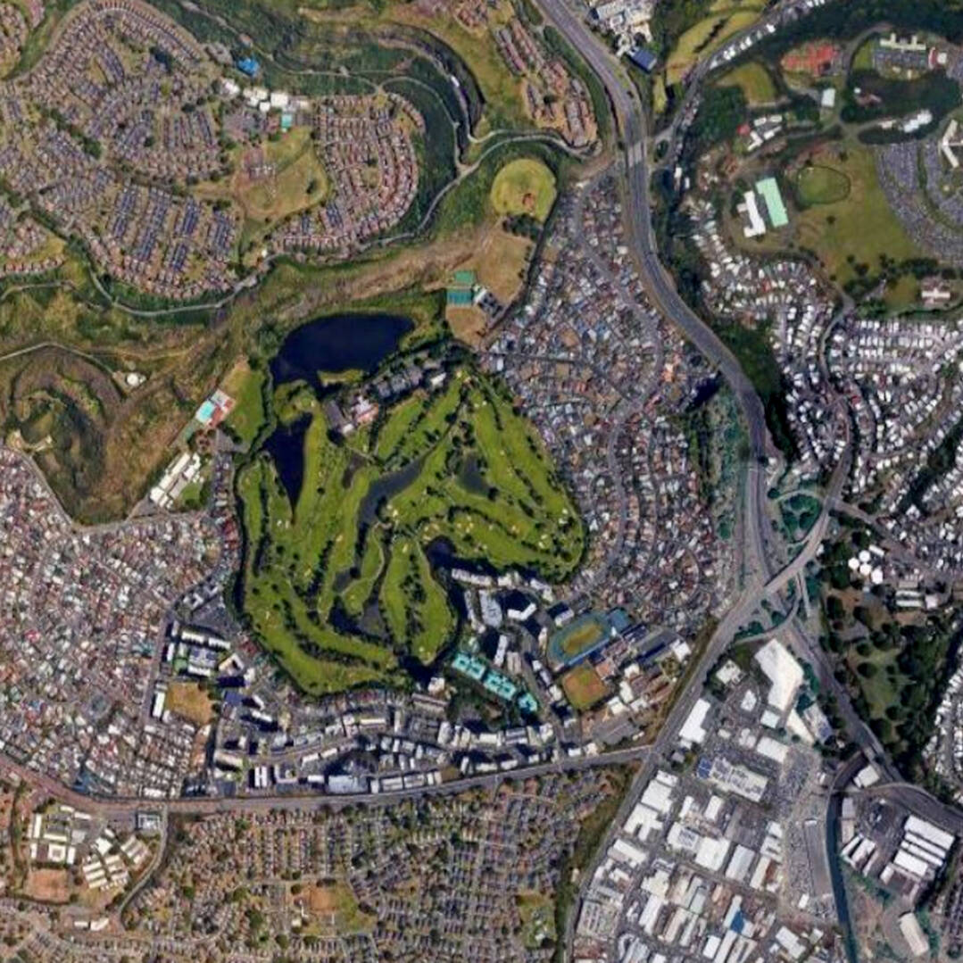 A satellite view of Oahuʻs Salt Lake, showing a golf course, surrounding neighborhoods, and the slope of nearby mountains