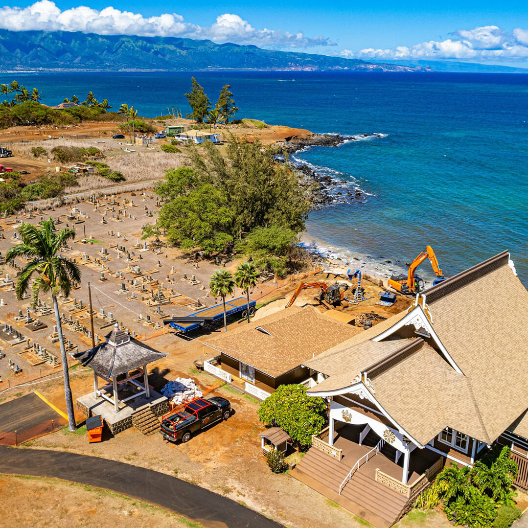The front of Mantokuji Temple and cemetery as seen from above