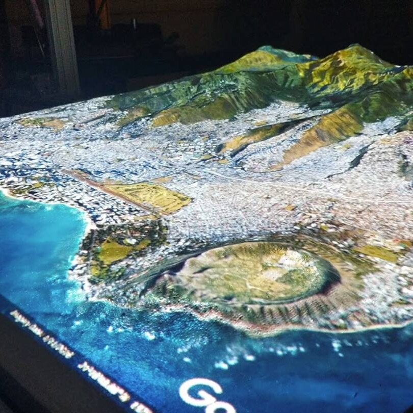 A projection of Honolulu, Waikiki, Diamond Head, and the Ko'olau Mountains showing elevation changes