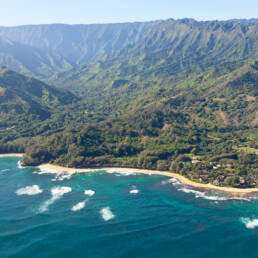 An aerial photo of Oahu's coastline and mountains